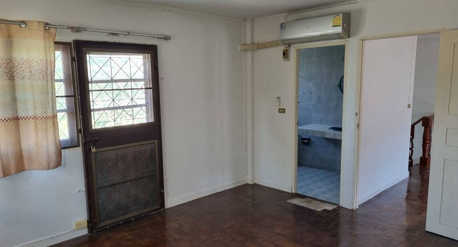 For sale 3 bedrooms house in Mueang Pathum Thani, Pathum Thani