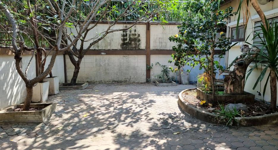 For sale 3 bedrooms house in Mueang Pathum Thani, Pathum Thani