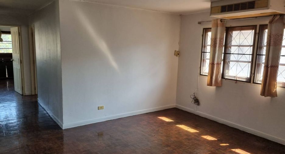 For sale 3 bedrooms house in Mueang Pathum Thani, Pathum Thani