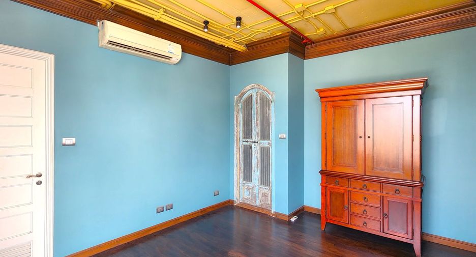 For rent and for sale 3 bedrooms condo in Khlong Toei, Bangkok
