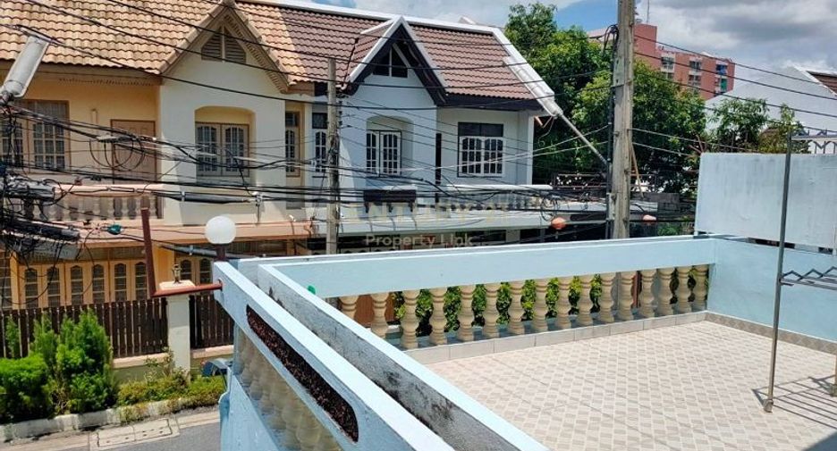 Reihenhaus zur Miete mit 3 Zimmer in Huai Khwang, Bangkok