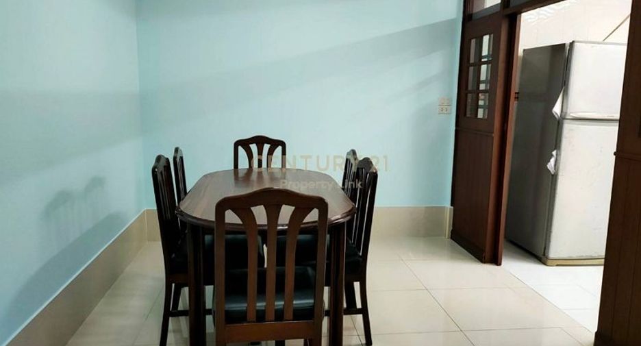 Reihenhaus zur Miete mit 3 Zimmer in Huai Khwang, Bangkok
