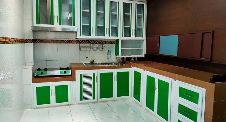 Reihenhaus zur Miete mit 3 Zimmer in Huai Khwang, Bangkok