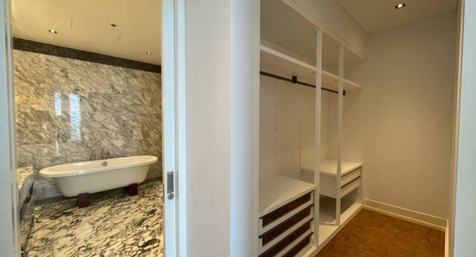 For sale 2 bedrooms condo in Sathon, Bangkok