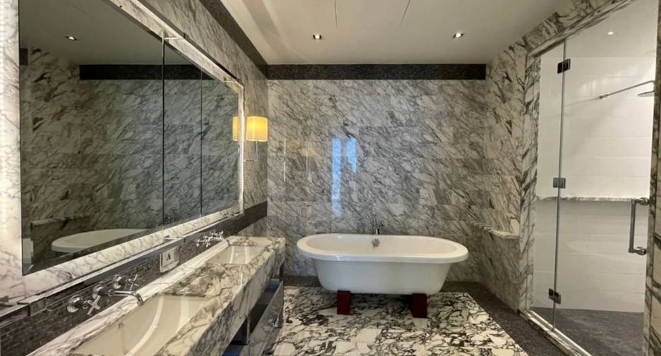 For sale 2 bedrooms condo in Sathon, Bangkok