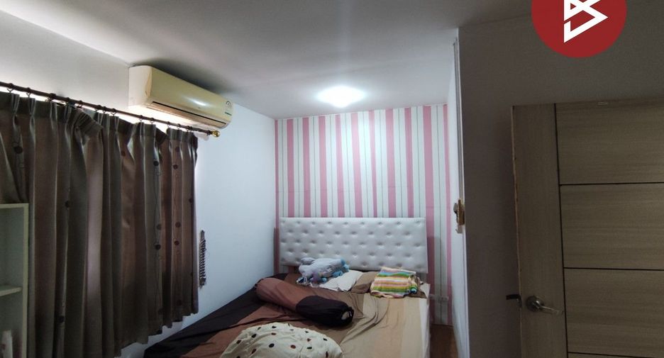 For sale 3 bed townhouse in Sam Phran, Nakhon Pathom