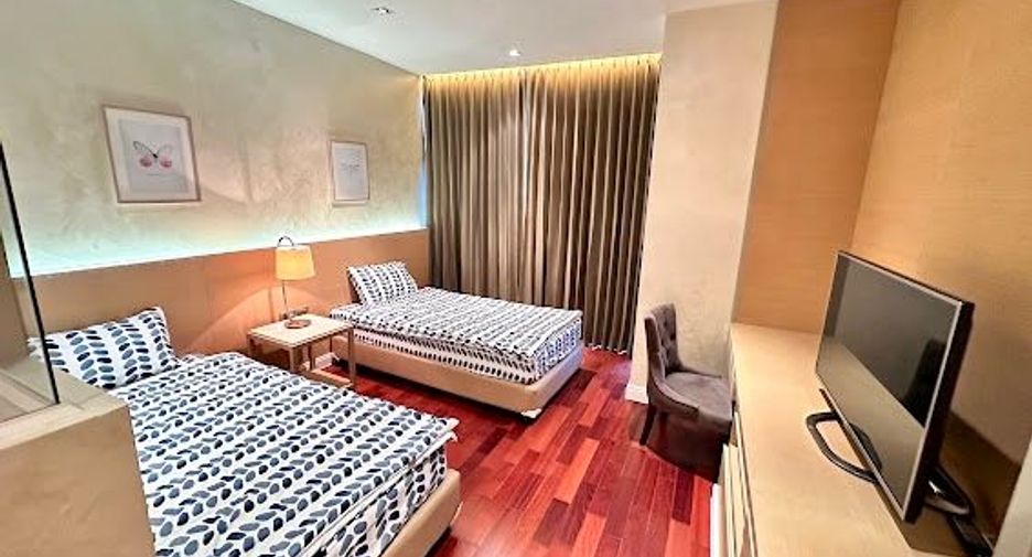 For rent 3 bedrooms condo in Pathum Wan, Bangkok