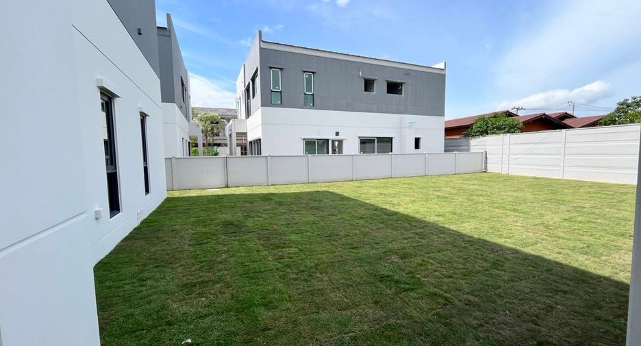 For sale 4 bedrooms house in Bang Phli, Samut Prakan