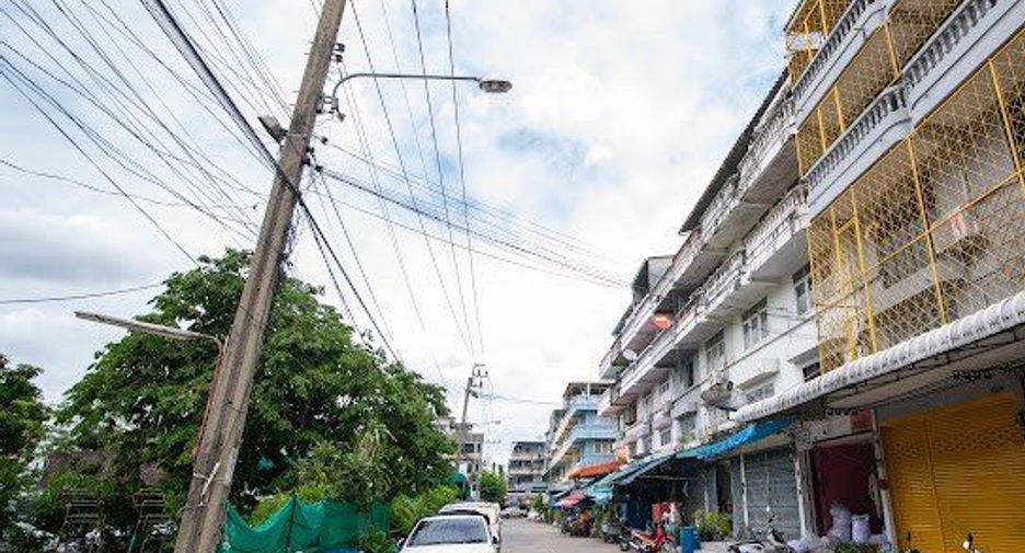 For sale retail Space in Bang Khun Thian, Bangkok
