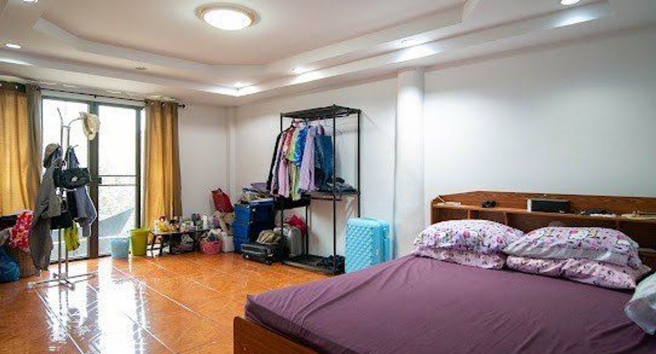 For sale retail Space in Bang Khun Thian, Bangkok