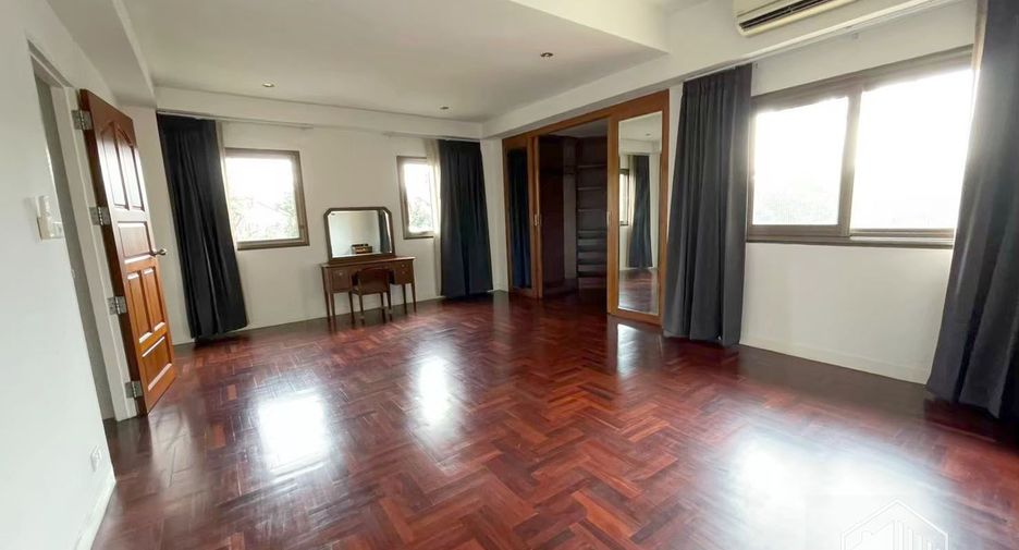 For sale and for rent 4 bedrooms townhouse in Pak Kret, Nonthaburi