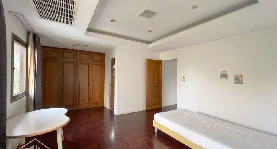 For sale and for rent 4 bedrooms townhouse in Pak Kret, Nonthaburi