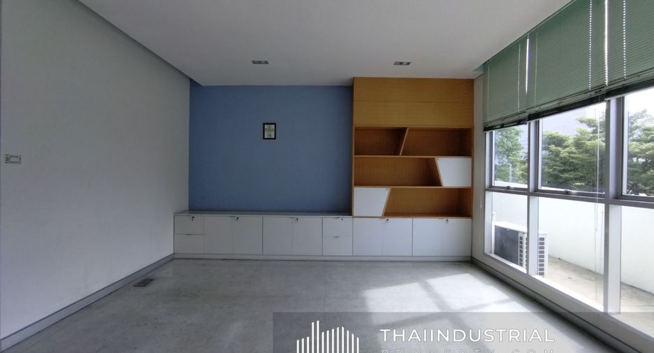 For rent warehouse in Mueang Samut Prakan, Samut Prakan