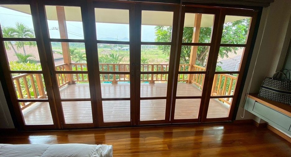 For rent 6 bedrooms house in San Sai, Chiang Mai