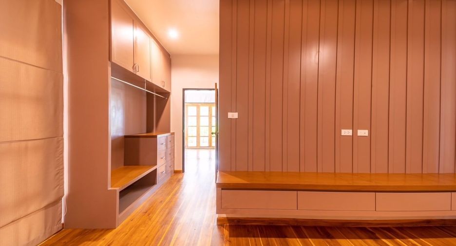 For rent 6 bedrooms house in San Sai, Chiang Mai