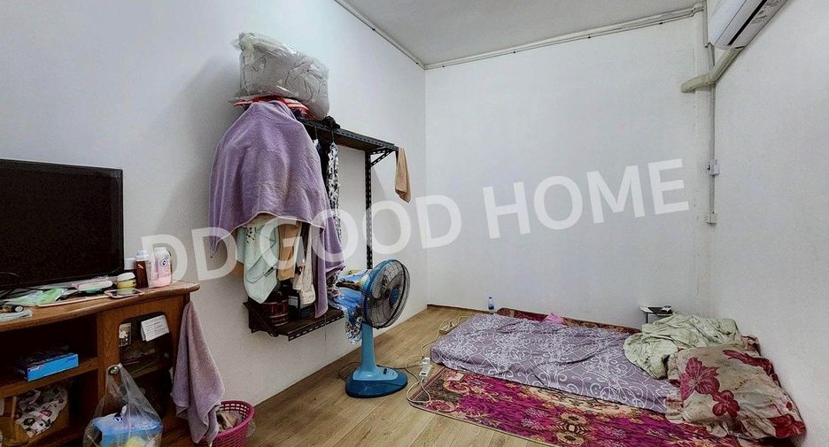 For sale 4 bedrooms retail Space in Bangkok Yai, Bangkok