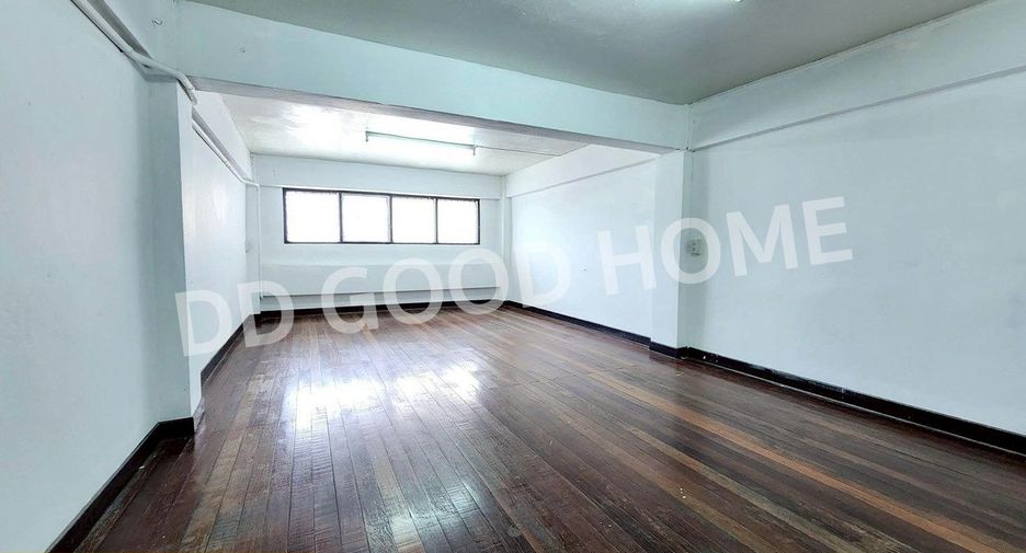 For sale 4 bedrooms retail Space in Bangkok Yai, Bangkok