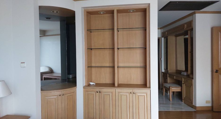 For rent and for sale 2 bedrooms condo in Sathon, Bangkok