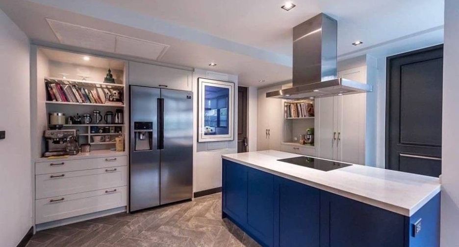 For rent 4 bedrooms house in Watthana, Bangkok