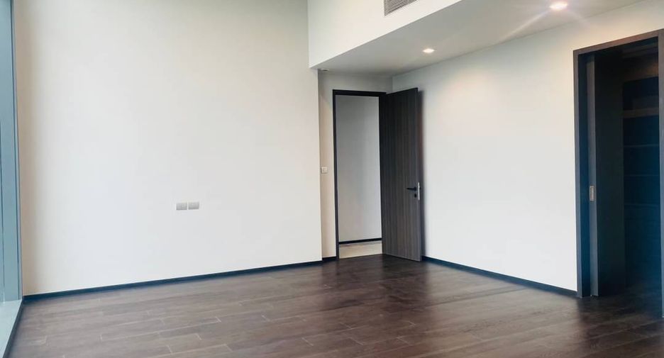 Продажа 4 спальни кондо в Кхлонг Тоеи, Бангкок