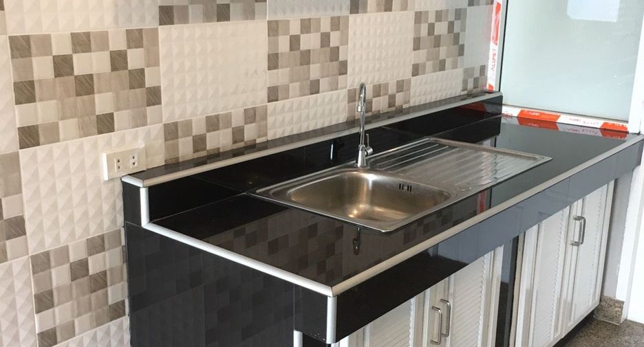 For rent and for sale 1 bed condo in Watthana, Bangkok