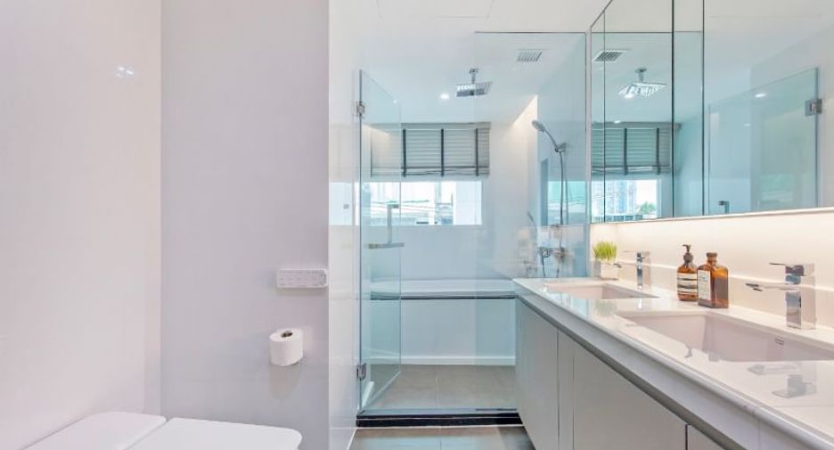 For rent 3 bedrooms condo in Watthana, Bangkok