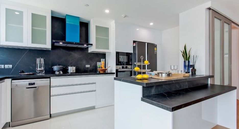 For rent 3 bedrooms condo in Watthana, Bangkok