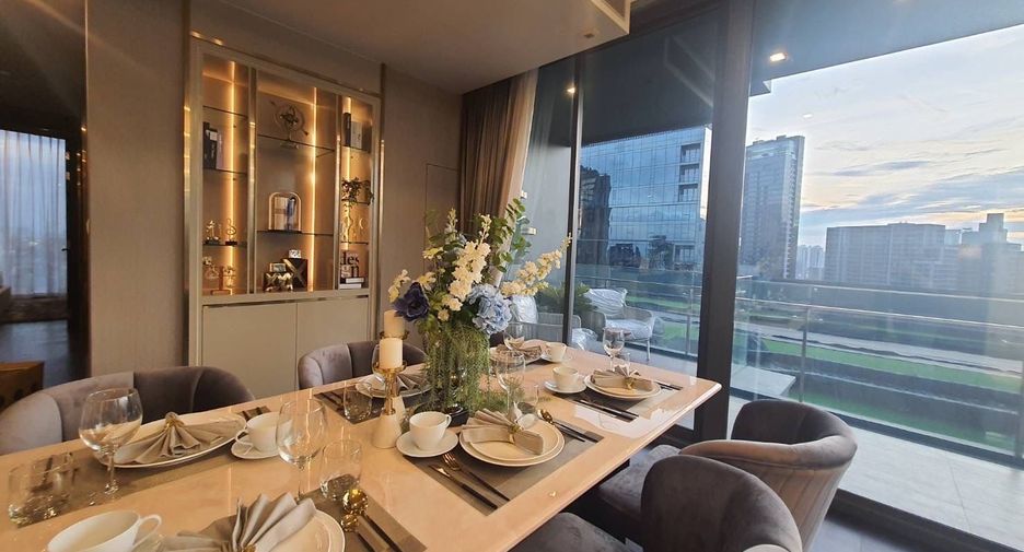 Condo en alquiler de 3 habitaciones en Khlong Toei, Bangkok