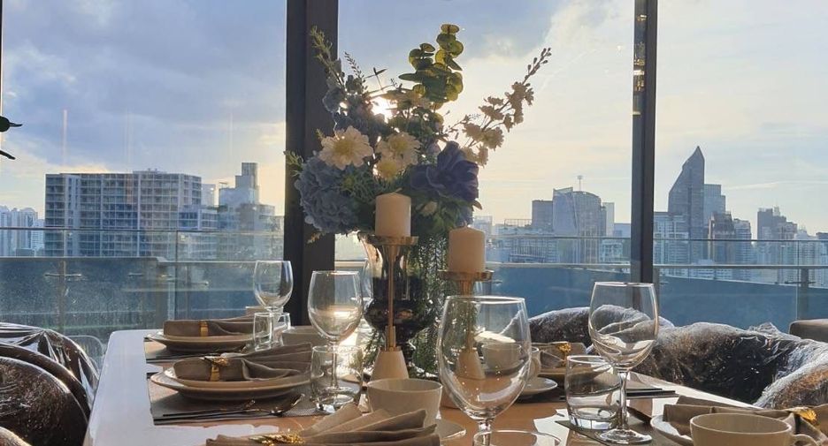 Condo en alquiler de 3 habitaciones en Khlong Toei, Bangkok