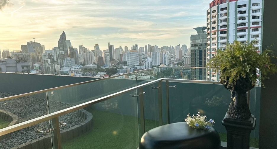 Condo en alquiler de 3 habitaciones en Khlong Toei, Bangkok