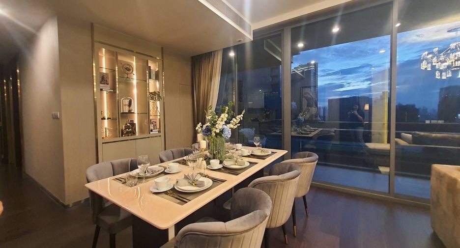Condo en alquiler de 3 habitaciones en Khlong Toei, Bangkok