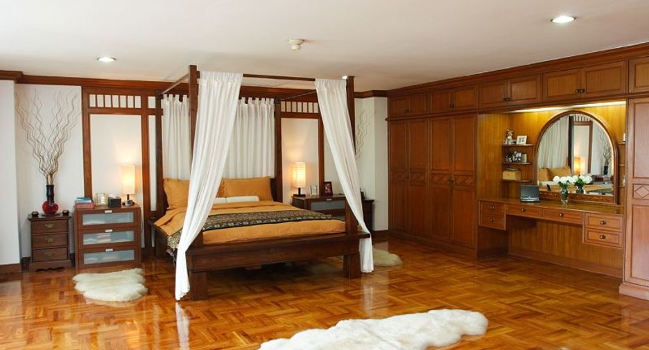 For rent 4 ベッドルーム condo in Khlong Toei, Bangkok