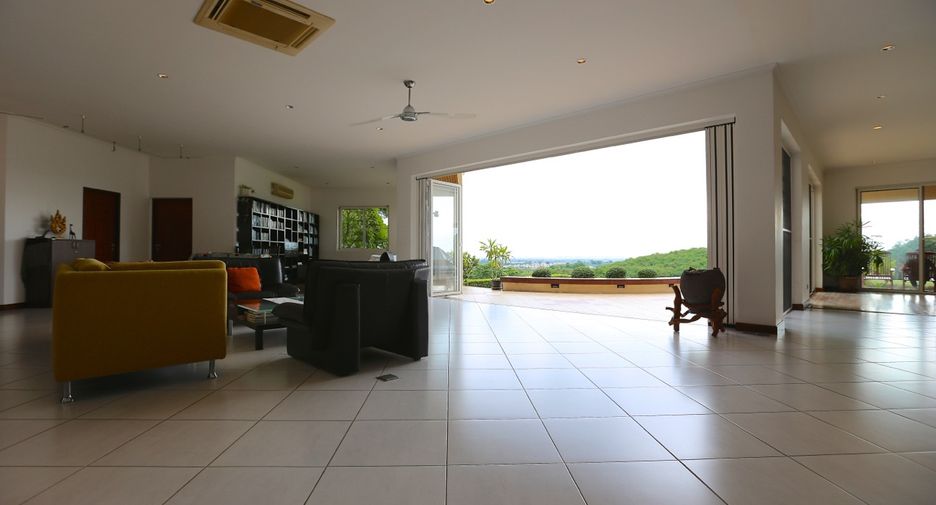 À vendre 5 chambres villa à Si Racha, Chonburi