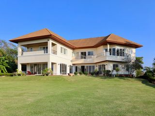 Villa en venta de 5 habitaciones en Si Racha, Chonburi