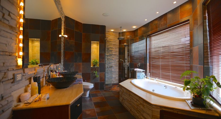 À vendre 5 chambres villa à Si Racha, Chonburi