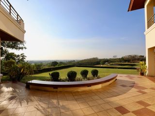 Villa en venta de 5 habitaciones en Si Racha, Chonburi
