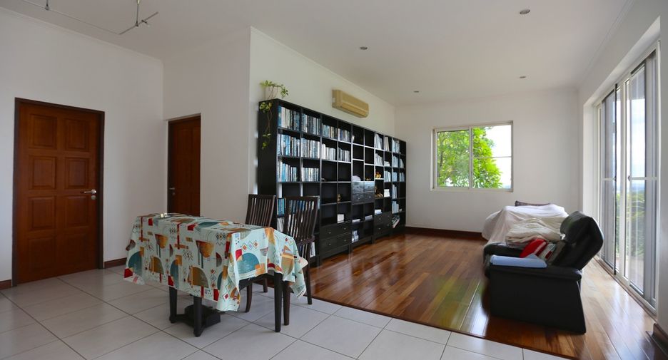 À vendre 5 chambres villa à Si Racha, Chonburi