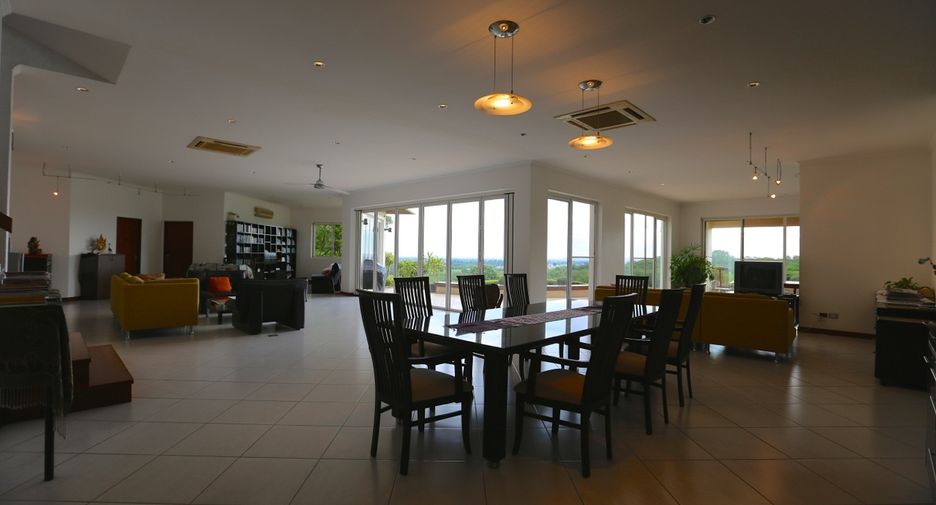 À vendre 5 chambres villa à Si Racha, Chonburi