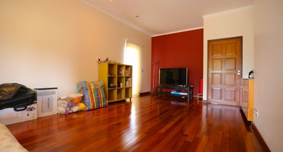À vendre 5 chambres villa à Si Racha, Chonburi