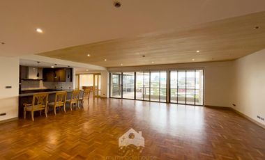For rent 3 Beds condo in Khlong Toei, Bangkok