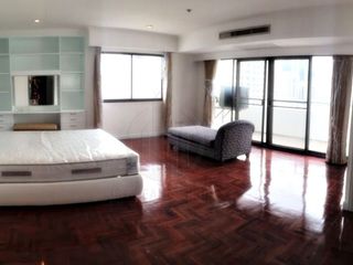 For sale 3 bedrooms condo in Watthana, Bangkok