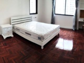 For sale 3 bedrooms condo in Watthana, Bangkok
