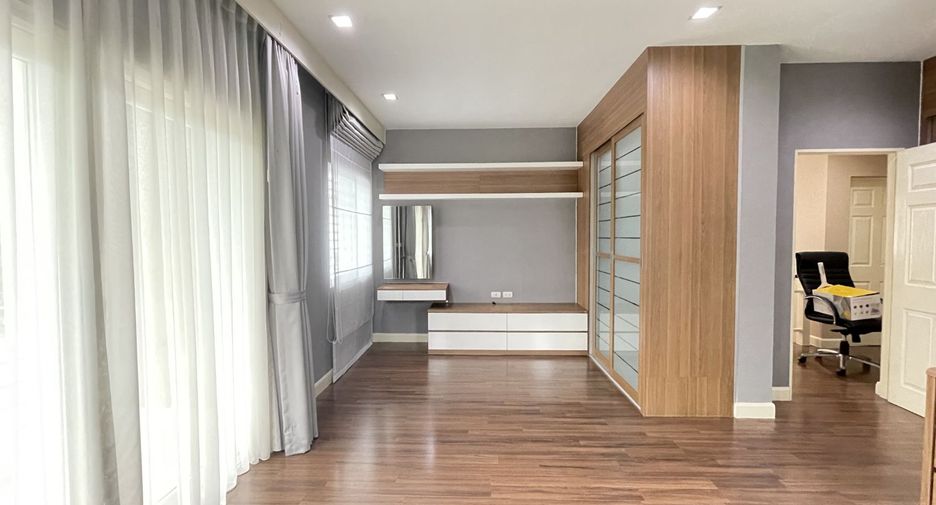 For sale 4 bedrooms house in Prawet, Bangkok