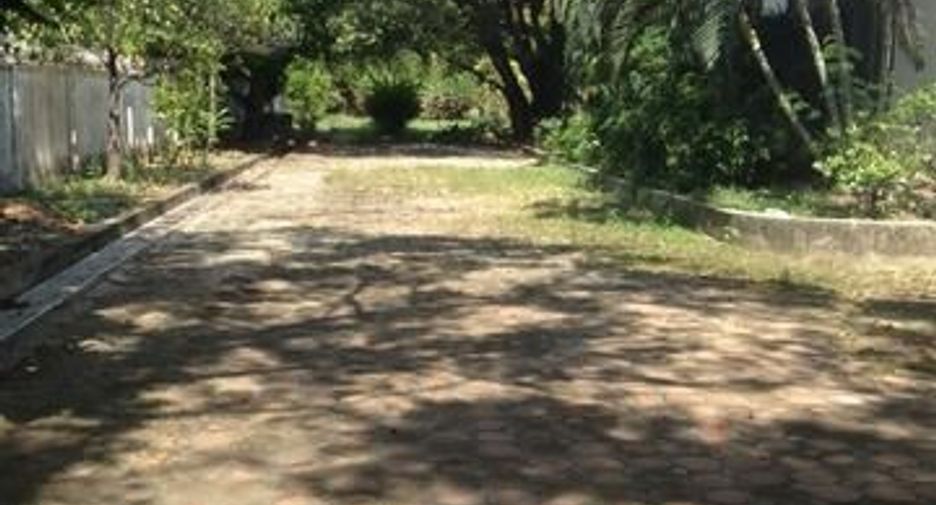 For rent 4 bedrooms house in Phra Khanong, Bangkok