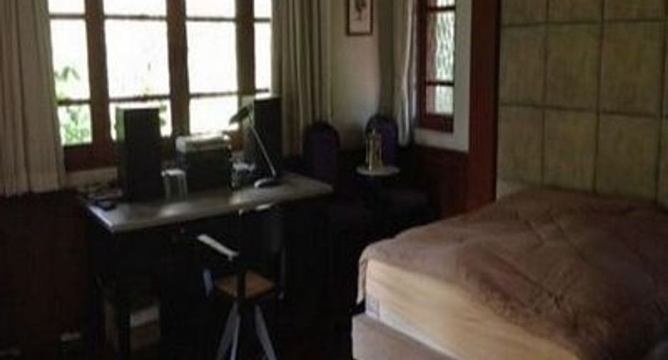 For rent 4 bedrooms house in Phra Khanong, Bangkok