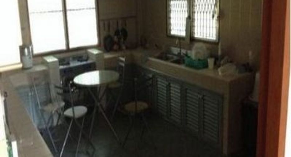 For rent 4 bedrooms house in Phra Khanong, Bangkok