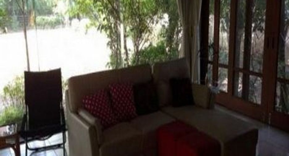 For rent 4 bedrooms house in Phra Khanong, Bangkok