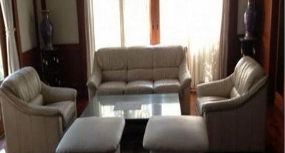 For rent 4 bedrooms house in Phra Khanong, Bangkok