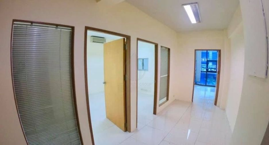 For sale retail Space in Watthana, Bangkok
