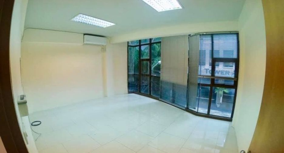 For sale retail Space in Watthana, Bangkok